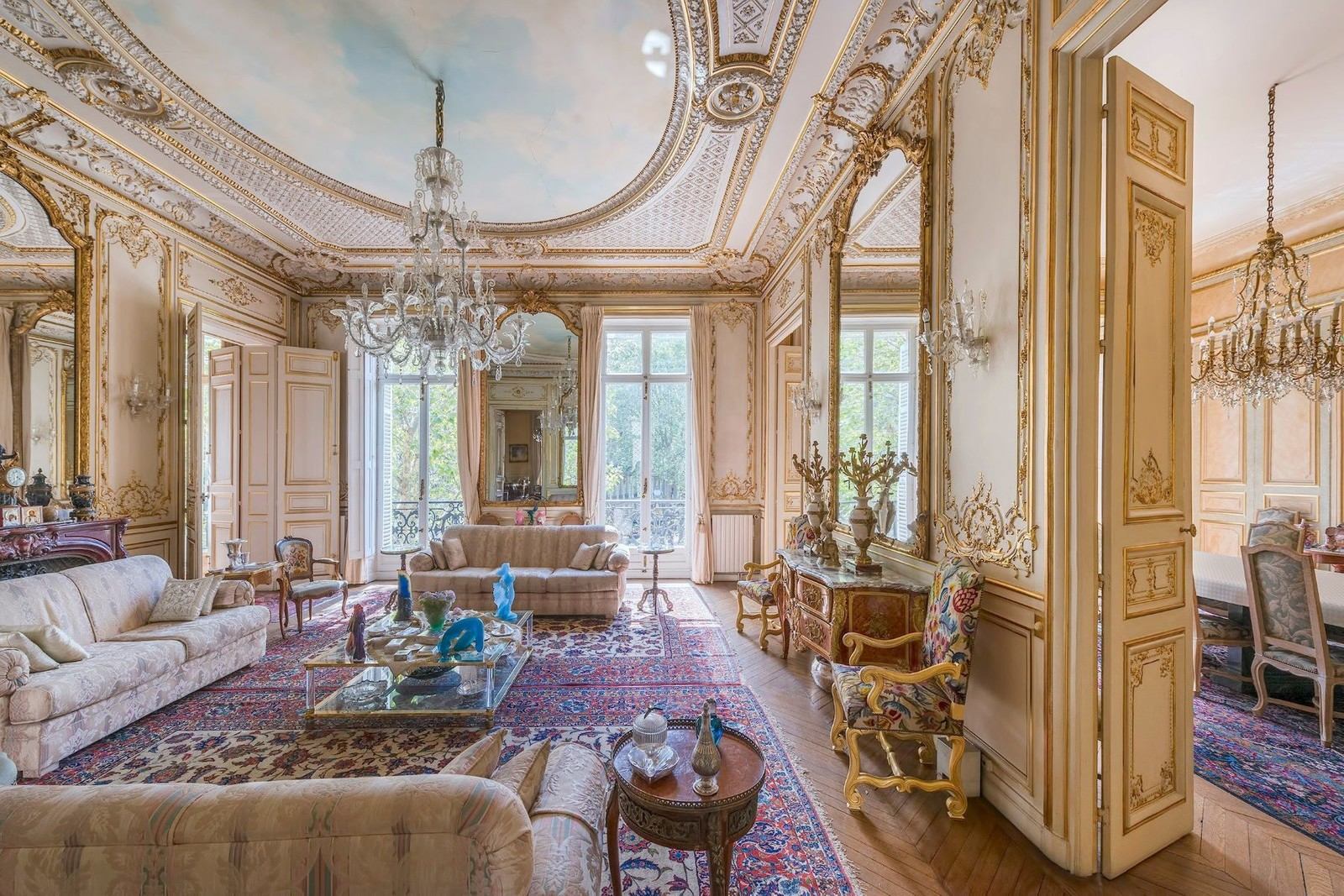 The DS Limited residence in Paris is an exquisite place that combines the elegance of French style with modern technology. Located in a prestigious neighborhood, it features a luxurious interior and thoughtful design that meet the highest standards of comfort and aesthetics.  This residence offers residents unique opportunities for living and working, as well as access to a variety of cultural and social events. Spacious rooms, modern amenities, and historical details create an atmosphere where everyone can feel at home.  The DS Limited residence also boasts a convenient location in the heart of Paris, making it easy to reach major attractions, restaurants, and shops. It is an ideal place for those who appreciate a lifestyle that harmoniously blends with the cultural heritage of the city.